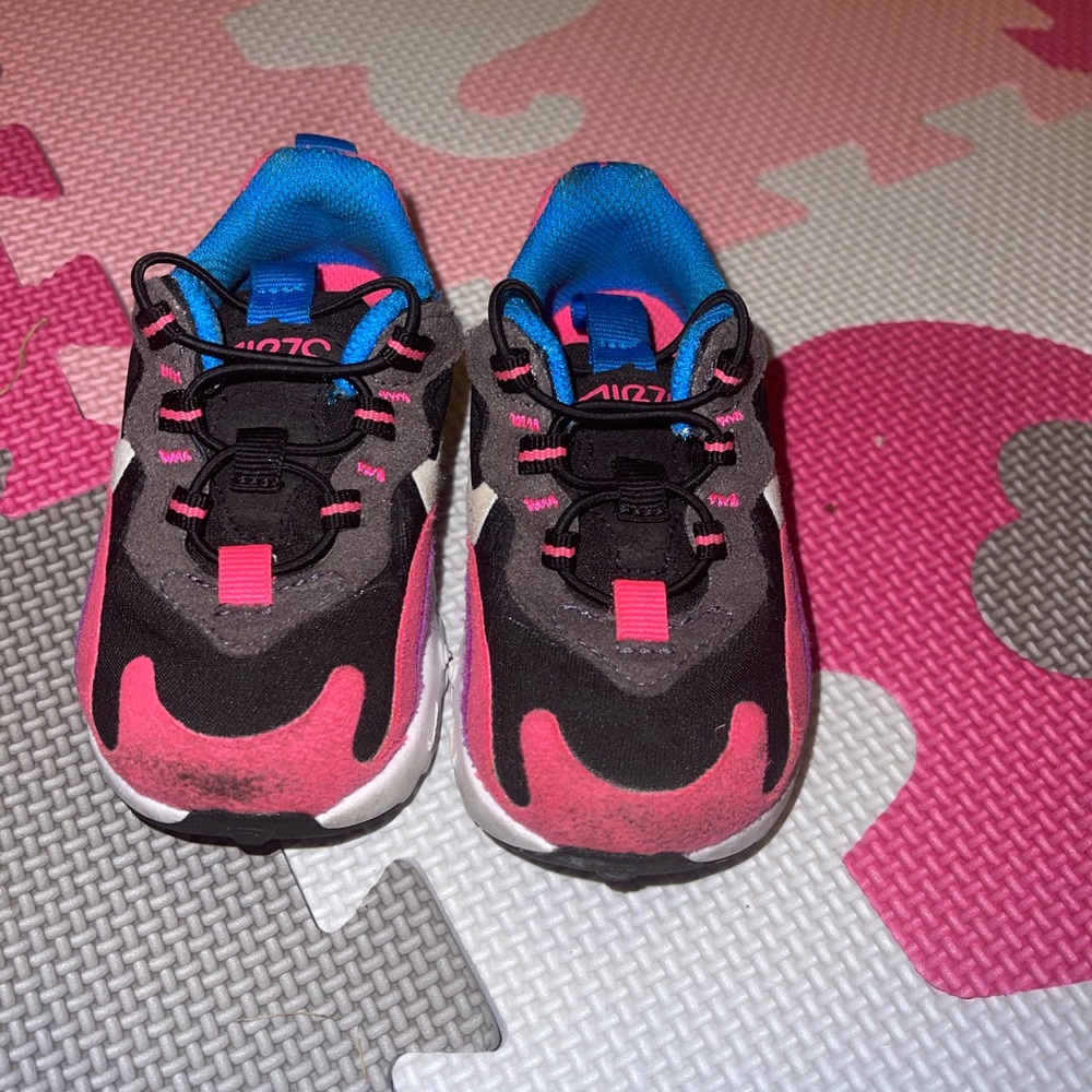 4C NIKE REACT